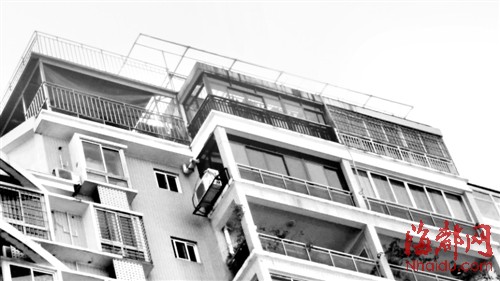高层违建成风 还搭建“天梯”|小区|物业费_凤凰资讯