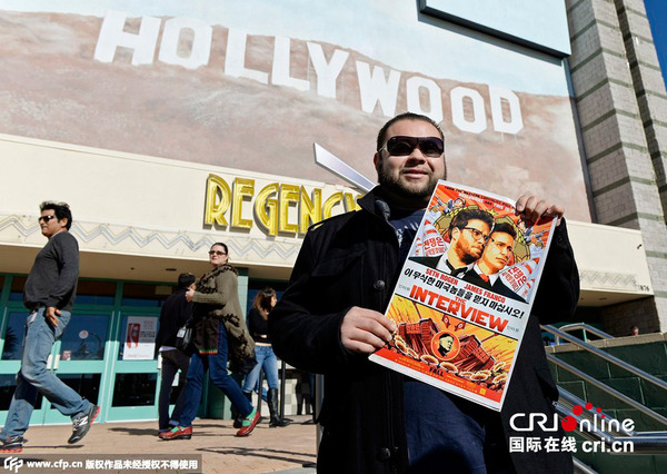 当地时间2014年12月25日，美国民众前往电影院观看《刺杀金金正恩》电影。图片来源：CFP