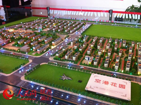 刘冰)12日,西咸新区空港新城首批"新市民"顺利回迁,小寨村100户的453