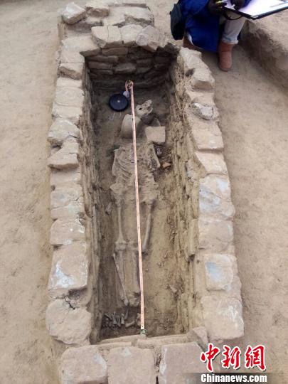 河北发现600多年前古墓群 十余件元代器物出土