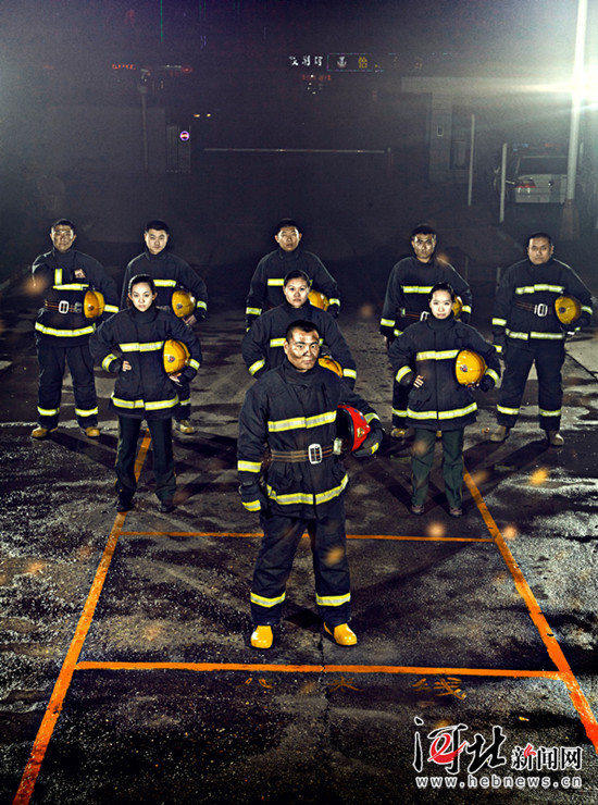 石家庄市公安消防支队鹿泉区大队官兵拍摄的消防大片，网友直呼“太帅啦”。
