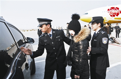 潜逃意大利10年 终被引渡回国|犯罪嫌疑人|张某