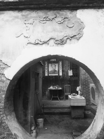 ▲陈氏老宅是一座清代与民国风格完美结合的建筑。这是花厅入口处。