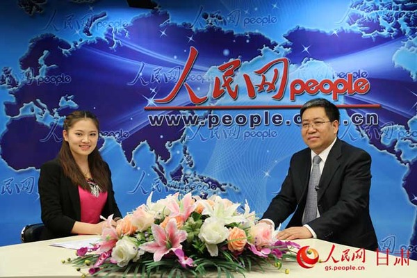 甘肃省国土资源厅蒲志强厅长做客人民网：畅谈新常态下国土资源开发管理（吕守奎 摄）