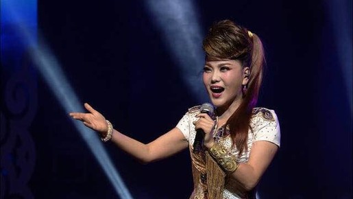 乌兰图雅唱响CCTV15星光璀璨2015情歌大汇