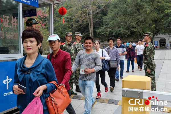 越南同登庙会吸引大批中国游客跨境感受异国年