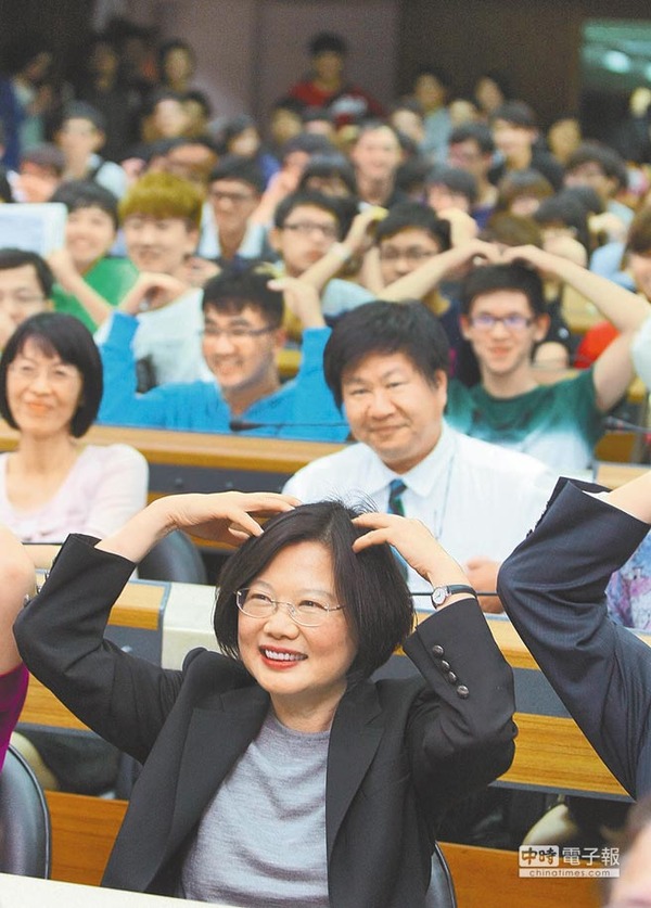 2012至今赴高校演讲千场 猛力宣扬 台湾共识 |