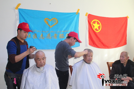 新疆裕民县:社区青年志愿者走进社会福利园区