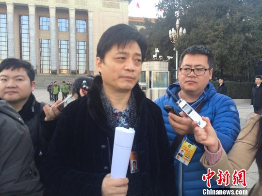 崔永元辣评代表委员履职尽责:他们现在压力都