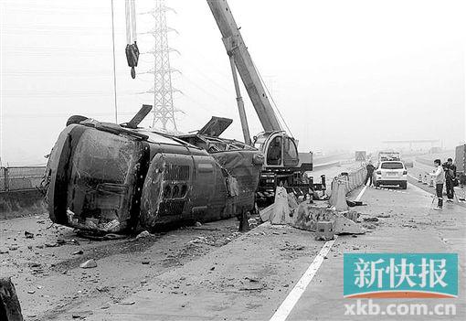 ■出事车辆严重损毁。    新快报记者毕志毅/摄