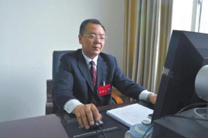 权勇士王晓荣:关爱外出务工人员 应设农民工救