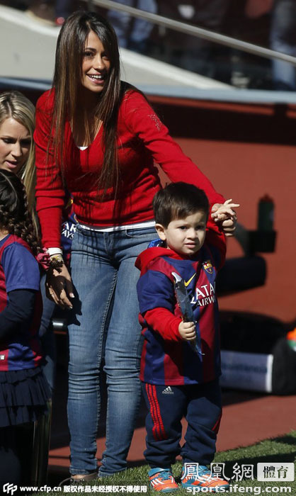 梅西爱子诺坎普大哭 爸爸!要抱抱