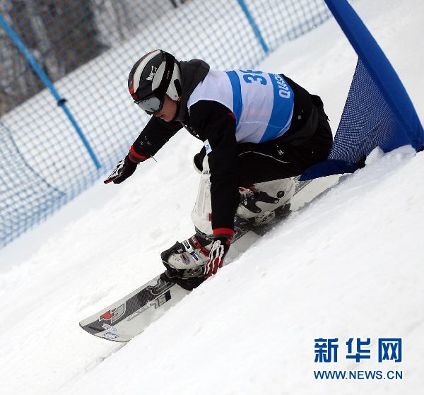 3月10日，中国选手王洪亮在男子组比赛中。新华社记者王凯摄