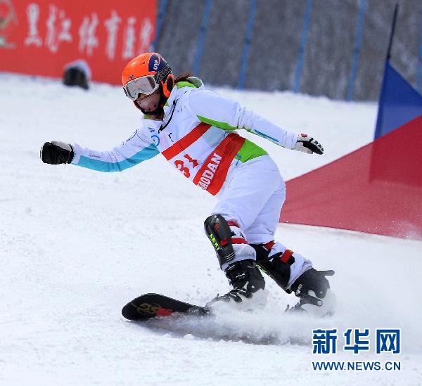 3月10日，中国选手崔鸣在女子组比赛中。新华社记者王凯摄