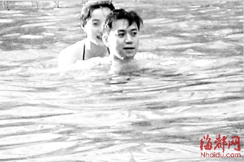 王学兵范冰冰被拍到三亚戏水