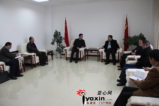 乌苏市市委副书记、市长马依山·扎合帕尔在市政大楼六楼会议室会见了新疆乌苏啤酒有限责任公司总经理杜晖一行。