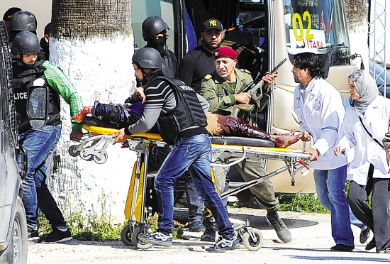 突尼斯首都恐袭引枪战17名外国游客身亡|交火
