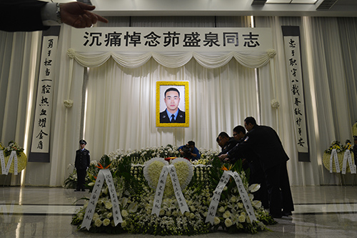 追记上海牺牲交警茆盛泉:用生命捍卫法律尊严