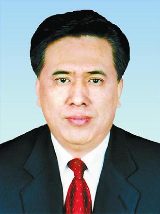 景春华同志简历