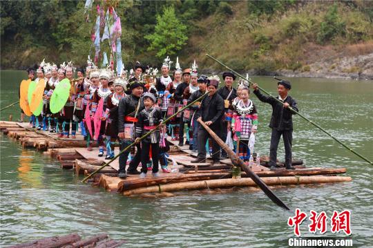 图为放排现场。杨明 摄