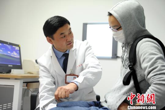 脊髓损伤截瘫青年上海治疗两月 部分运动功能