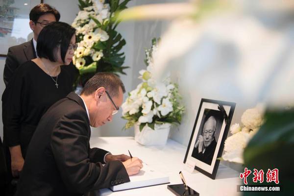 新加坡驻香港总领事馆设置吊唁册 悼念李光耀