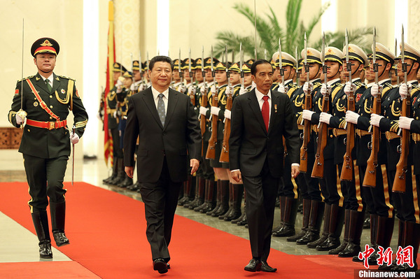 习近平举行仪式欢迎印度尼西亚总统佐科访华|
