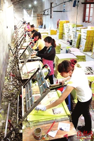 由于成本高，这样手工制作锡箔纸的方式已不多见