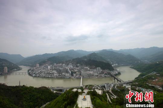 图为紫阳县城。　记者 张远　摄