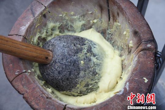 街头老师傅打造传统美食