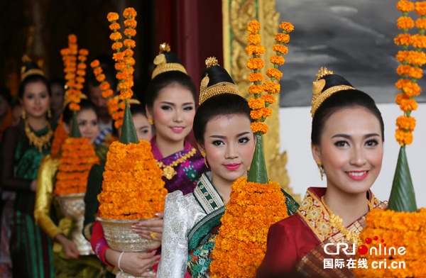 “宋干小姐”惊艳游行