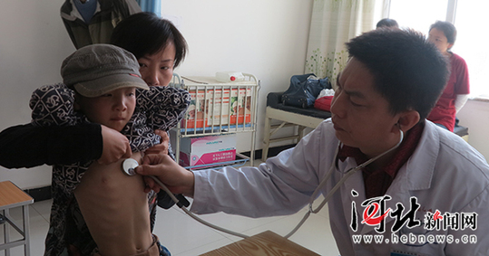 河北省儿童医院为保定百名儿童免费筛查先心病