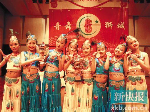 ■新塘二小葫芦丝艺团在新加坡青少年音乐艺术大赛获得金奖。