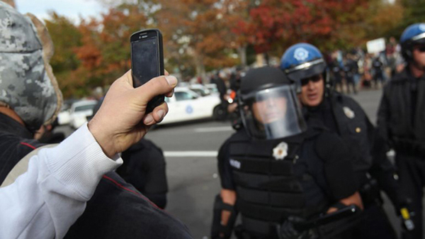 美国推出正义手机软件 专拍警察不法行为(图