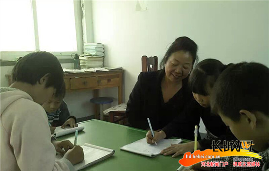 磁县女教师创办爱心小屋 用母爱温暖孩子心田