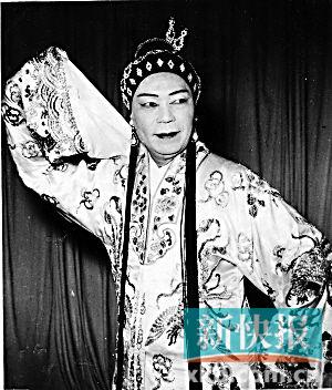 ■琼剧男旦王凤梅在琼剧《搜书院》中扮演老夫人。