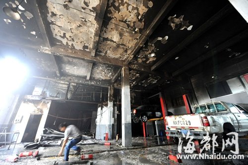 福州福新东路一汽修厂 昨日中午突发大火(图)|