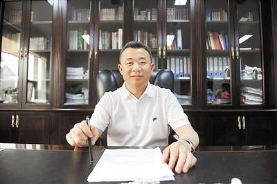 国瑞控股集团有限公司董事长肖基成