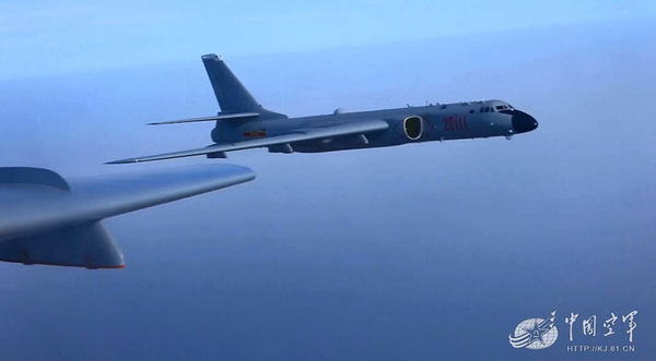 中国空军首次飞越宫古海峡 遭日本F15监视