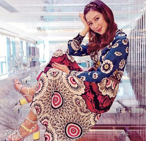 徐子淇被传怀第四胎 用手遮肚侧身拍美照(图)|