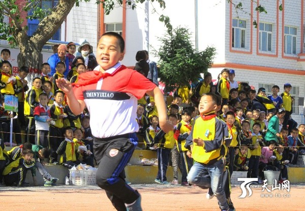 新疆裕民县第一小学阳光体育竞赛迎六一|学生