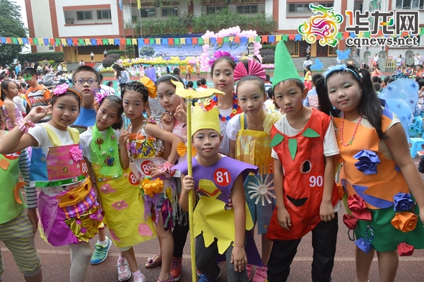 小学生穿自制环保服庆六一星范儿十足走红番禺东城小学图片
