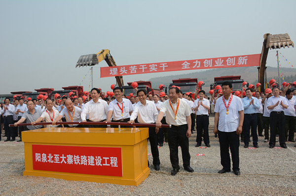 推动启动杆郭凯祥摄