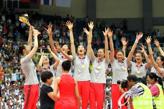 组图:亚锦赛中国女排3 0完胜韩国 时隔4年重夺