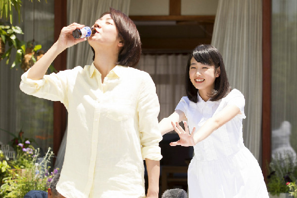 高桥光出演“TIOVITA”饮品广告(网页截图)