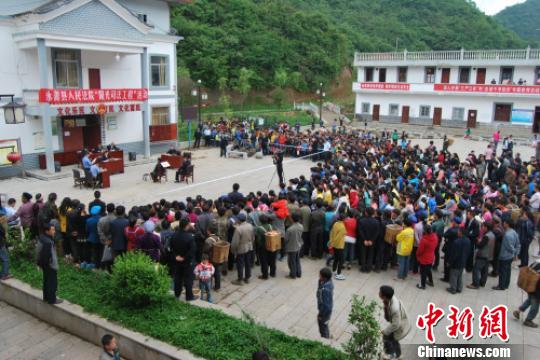 云南一村民<em>非法</em>持有火药枪<em>被判刑</em>|周某|被告人