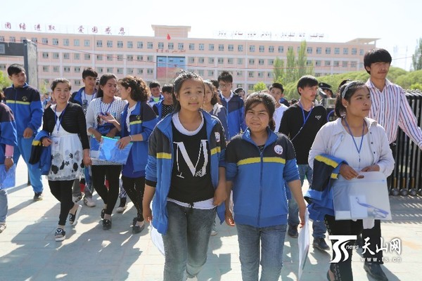 新疆伽师县分考点2009名学生参加高考|考生|高考
