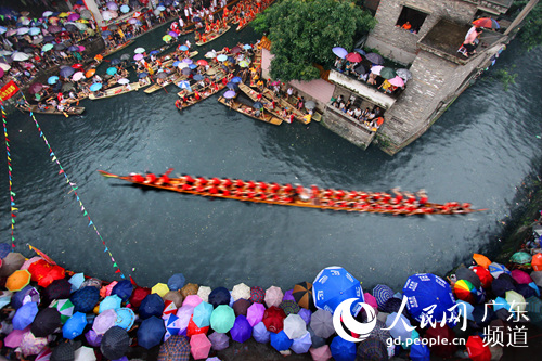 叠滘龙舟漂移特色足 水上速度与激情约定端午