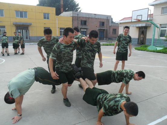 6月14日，武警北京总队第八支队组织两人偕行。孙雷　摄