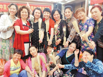 同学高中40年后再相聚花甲上共庆同学|高中|重教师潜江南山章华图片